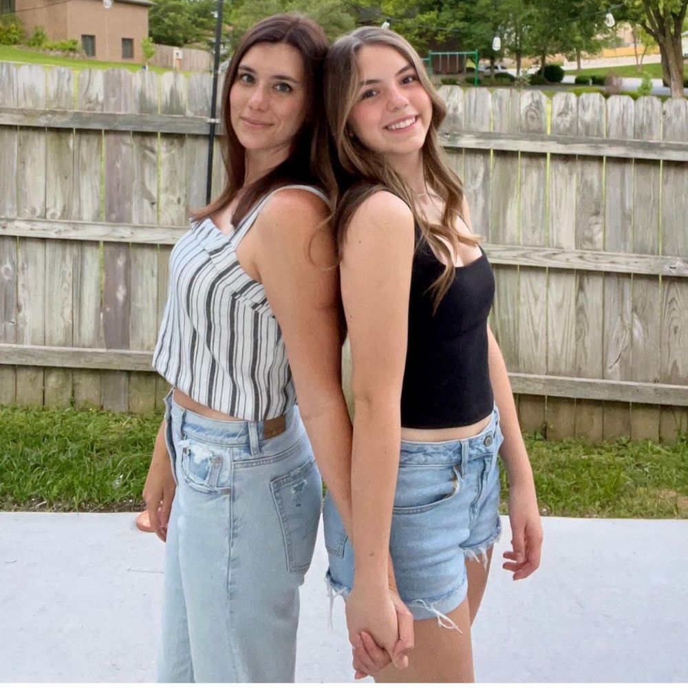 Meet your Posher, Libby & Kaylin